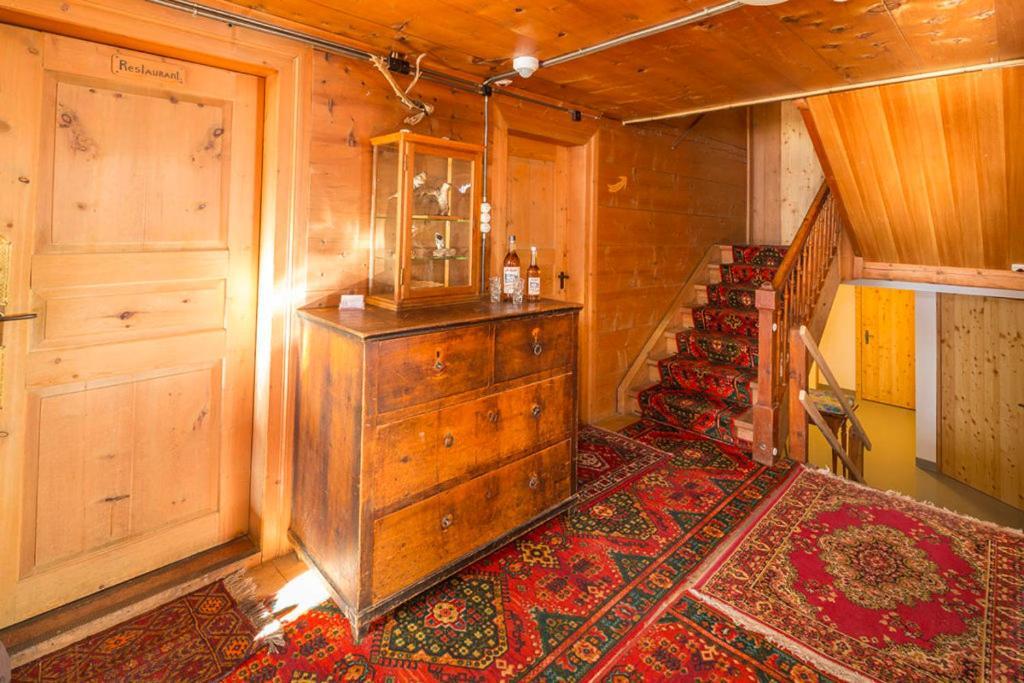 Отель Gasthaus Alpenrose Juf Экстерьер фото